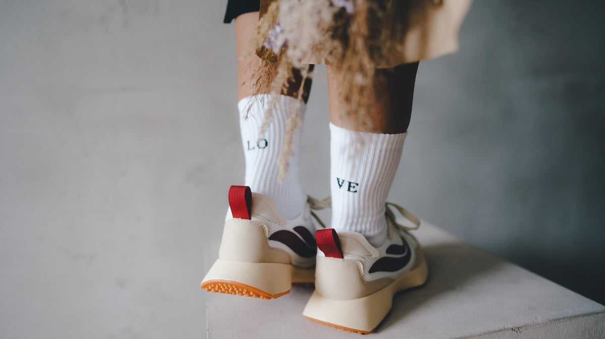 Weiße Fairtrade Socken mit LOVE Stick