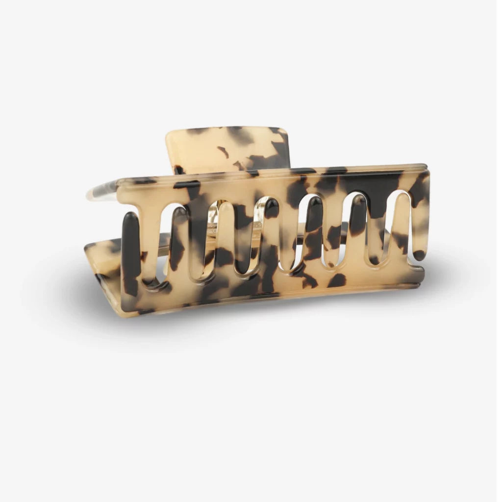 Haarklammer aus Acetat von Sasstie in braun und beige von unten fotografiert.