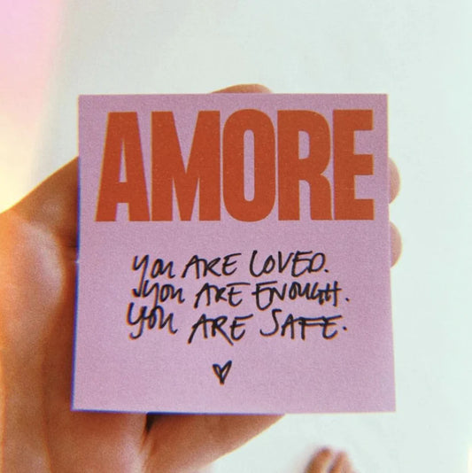 Amore Haftnotizzettel von Navucko mit einer Nachricht beschrieben: you are loved, you are enough, you are safe.