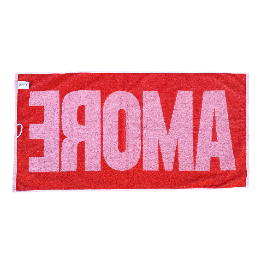 rotes Fairtrade-Handtuch mit rosa Amore-Aufdruck