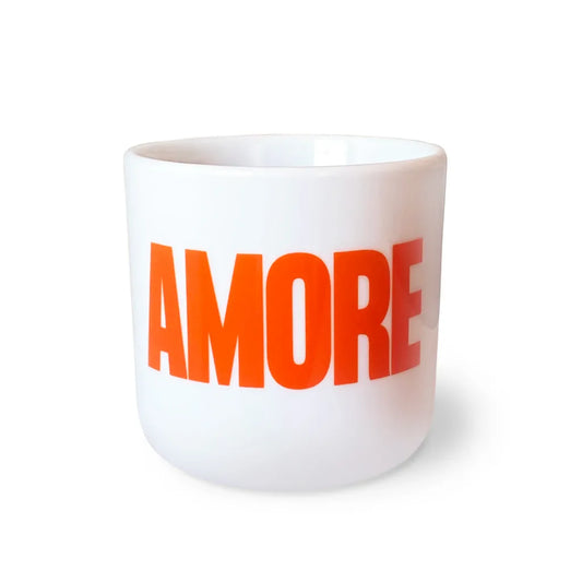 Tasse mit orangene AMORE Aufdruck