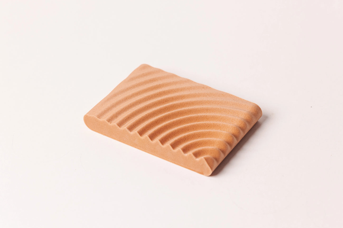 3 d gedruckte Seifenschale mit Wellenform sandfarben