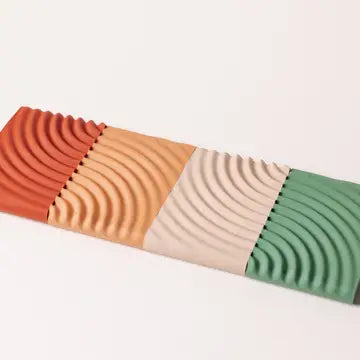 3 d gedruckte Seifenschale mit Wellenform in terrakotte, sand, beige und grün