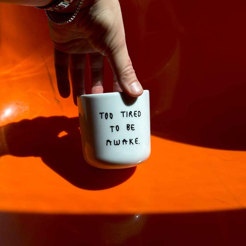 too tired to be awake Porzellan Tasse 250ml - yahya studio