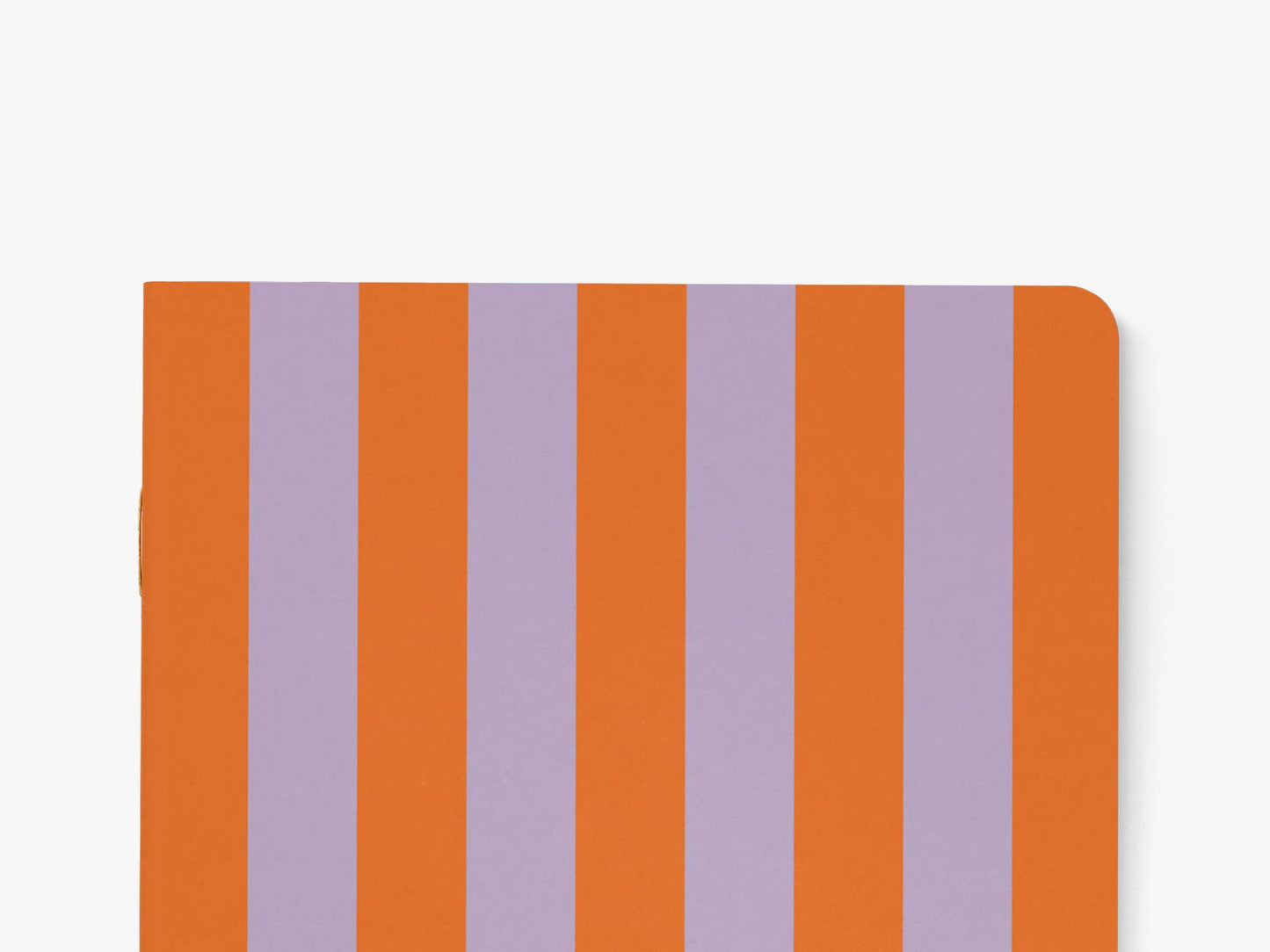Nachaufnahme Notizheft mit lila-orangenen Streifen