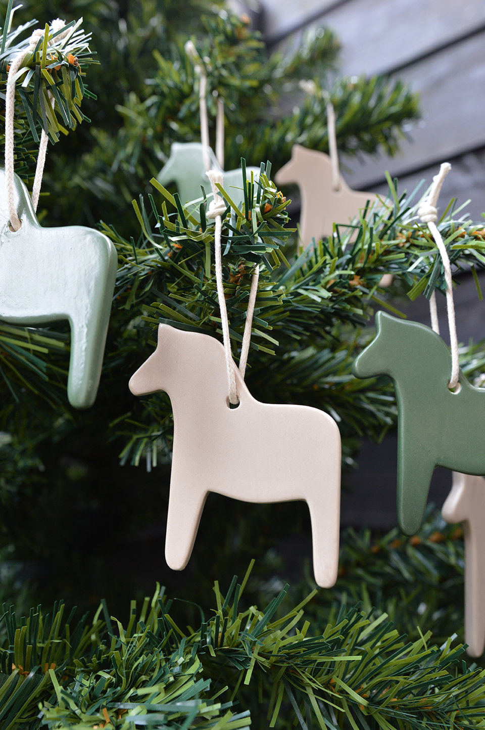 Weihnachtsbaumschmuck aus Keramik