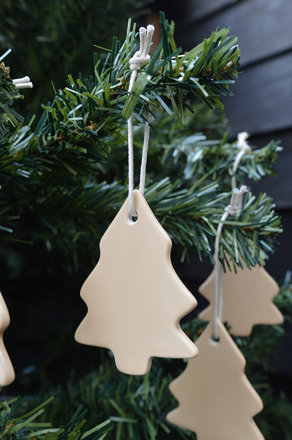 Weihnachtsbaumschmuck aus Keramik