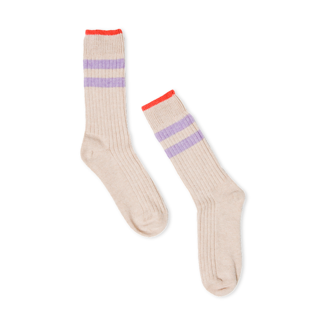 Dünne Stricksocke aus Wolle in Ecru Lila | popeia