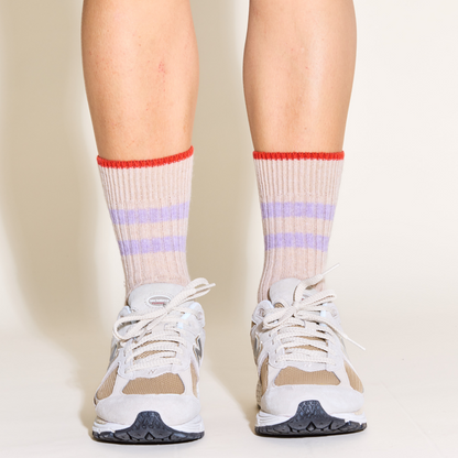 Dünne Stricksocke aus Wolle in Ecru Lila | popeia