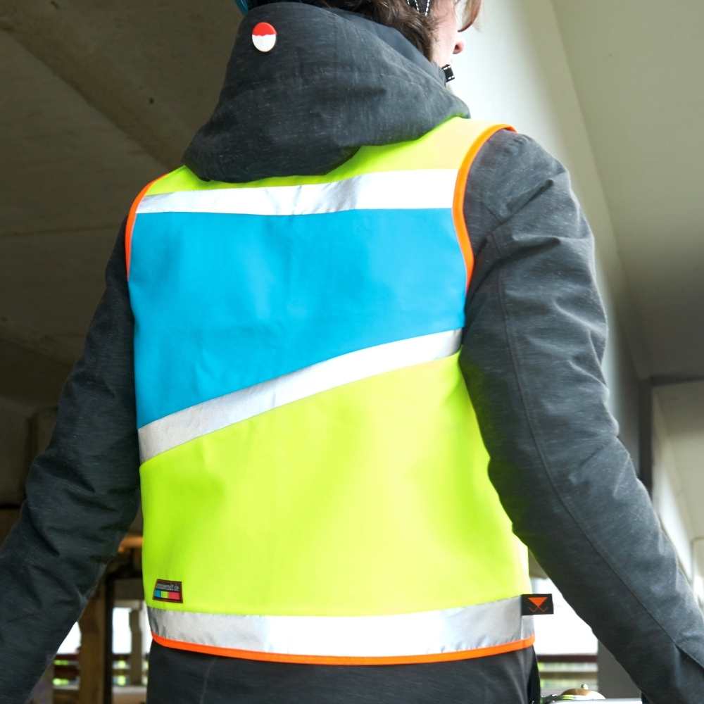 Rückseite antoniaberndt Fahrrad Warnweste in gelb/blau