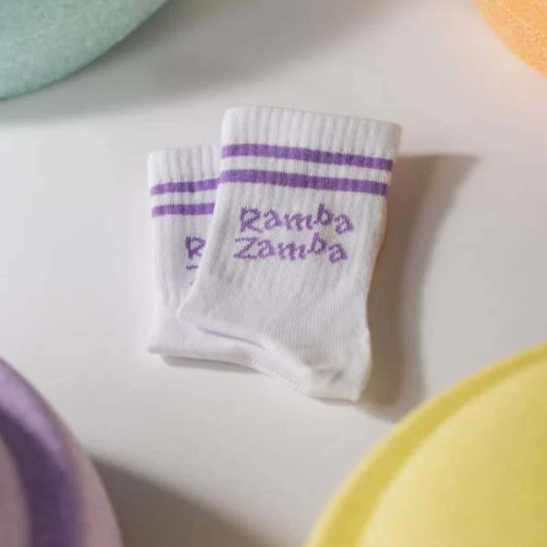 Bio-Fairtrade Socken für Kinder mit lila Streifen und Text: Ramba Zamba
