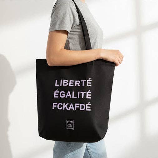 Tote Bag in Schwarz mit lila Aufdruck: LIBERTÉ ÉGALITÉ FCKAFDÉ