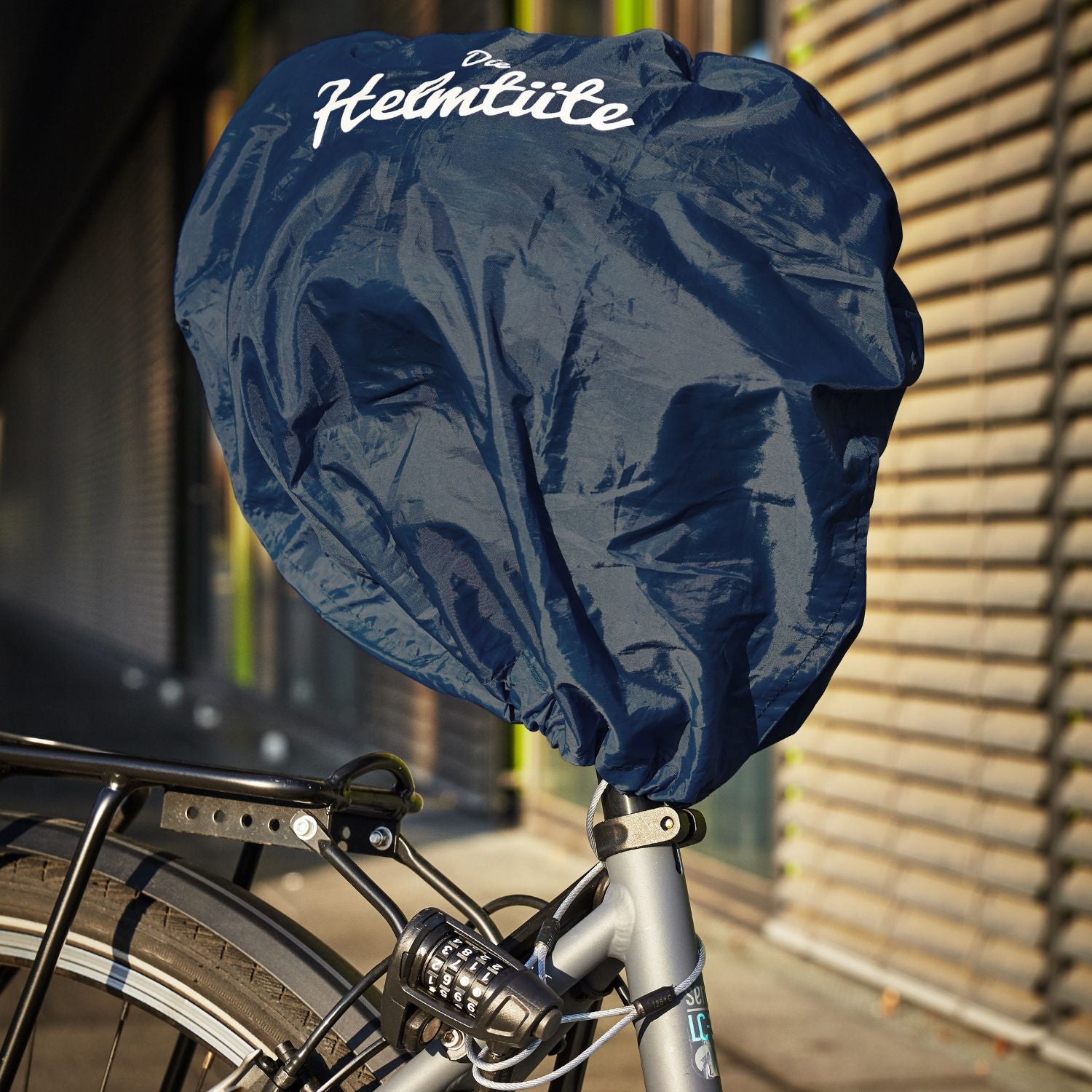 helm am fahrrad sichern Die Helmtüte: 3 in 1 Tasche, Helm- und Sattelschutz