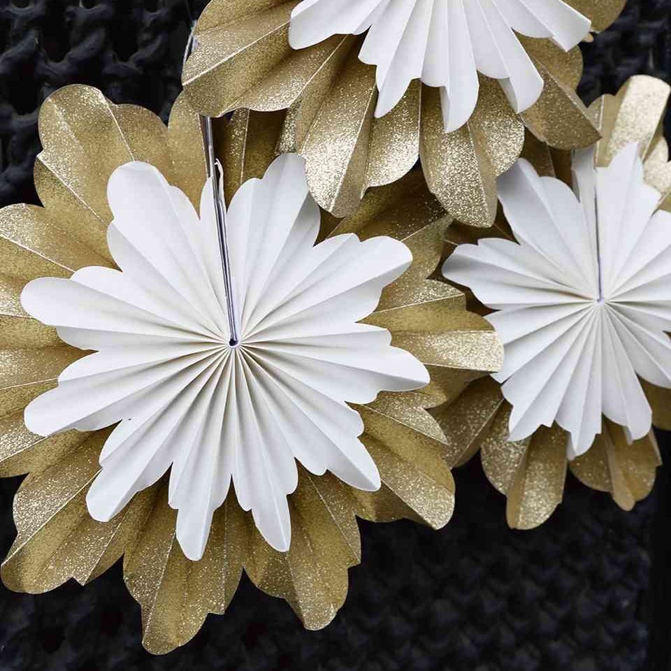 Weißer Papierstern mit Goldglimmer – Weihnachtsanhänger & Weihnachtsbaumschmuck