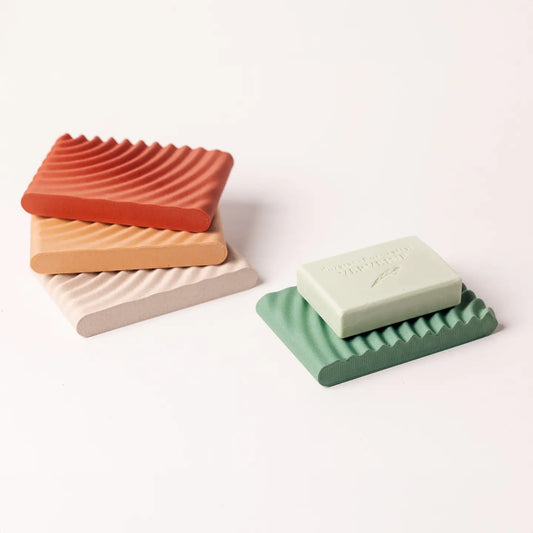 3 d gedruckte Seifenschale mit Wellenform in grün, beige, sand und terrakotta