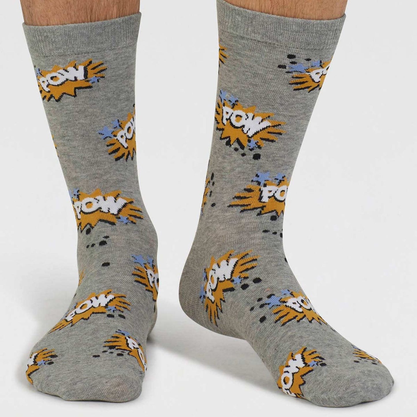 Socken mit der Aufschrift POW im Comic bzw. Pop Art Style in grau.