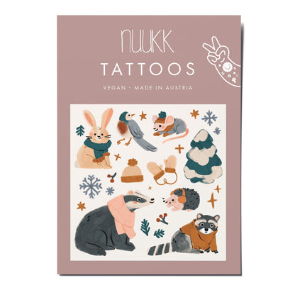 Tattoos von Nuukk mit winterlichen Wildtieren: Dachs, Hase, Waschbär, Igel.